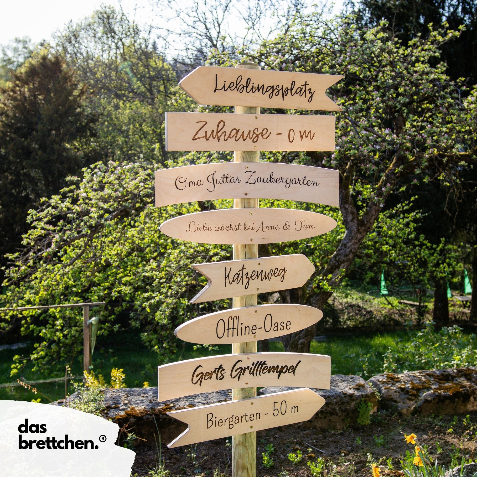 Rustikaler Wegweiser aus Birke – Gartenschild, Holzschild für Haus, Garten & Hochzeit – handgemachte Deko aus Birkenholz - Bild 2