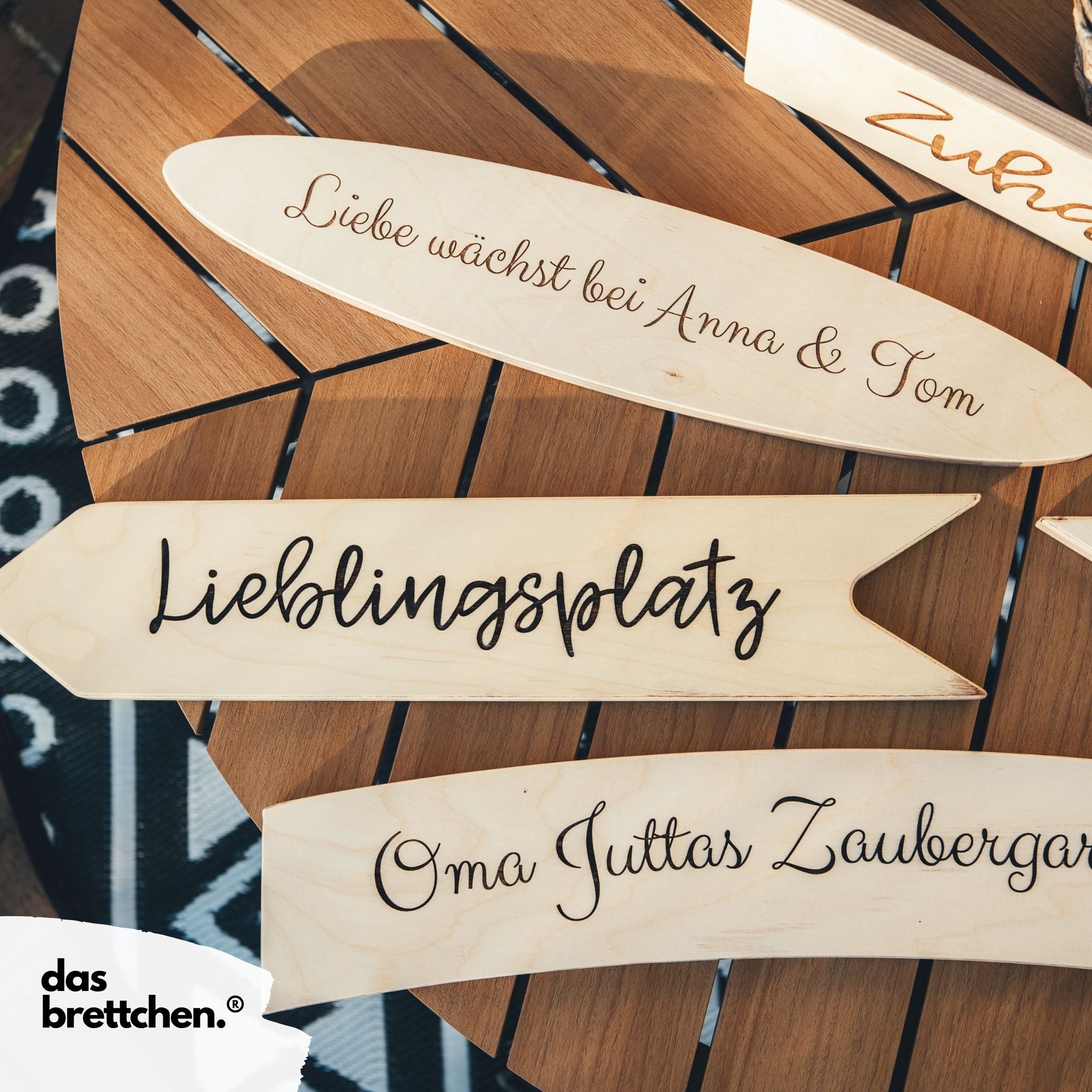Rustikaler Wegweiser aus Birke – Gartenschild, Holzschild für Haus, Garten & Hochzeit – handgemachte Deko aus Birkenholz - Bild 3