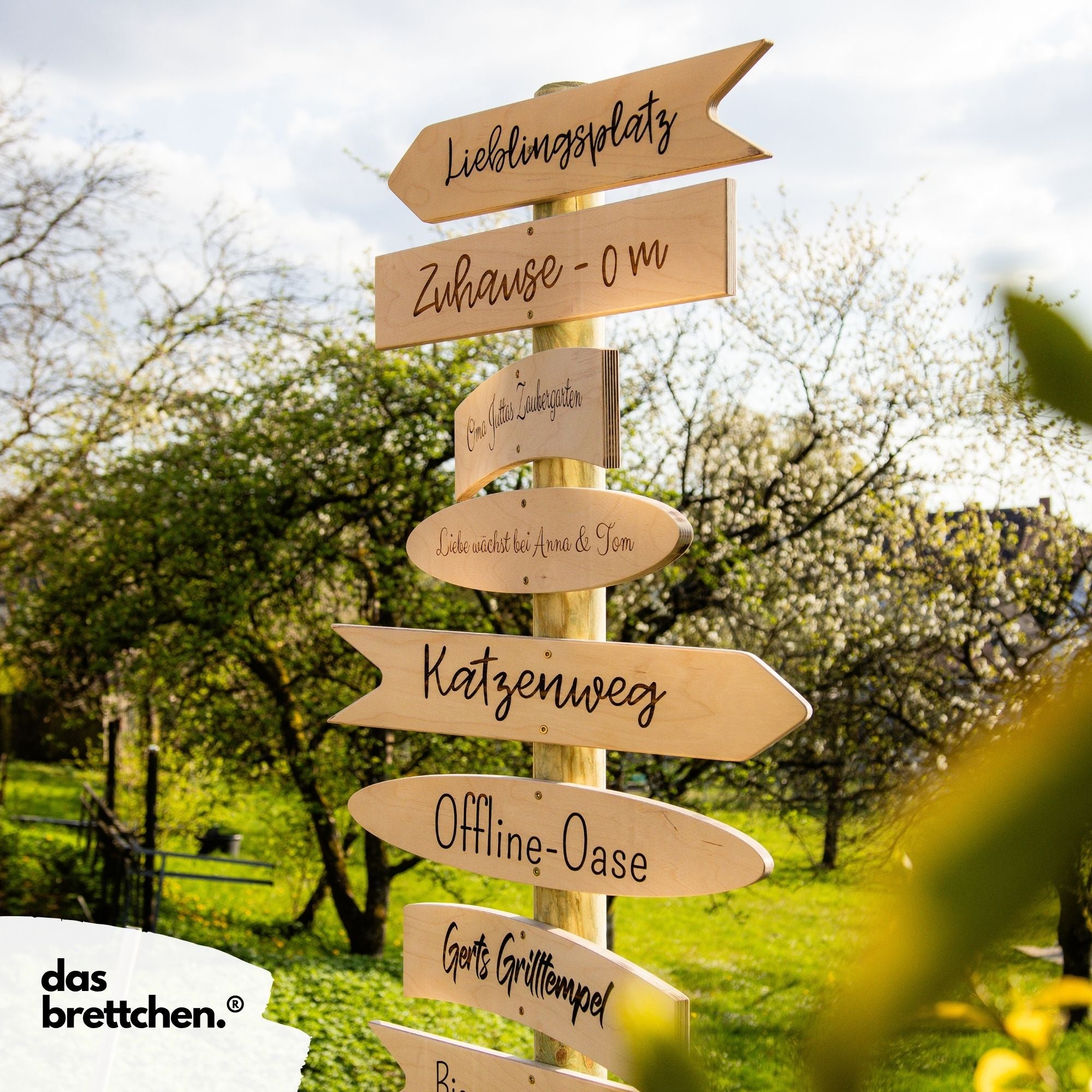 Rustikaler Wegweiser aus Birke – Gartenschild, Holzschild für Haus, Garten & Hochzeit – handgemachte Deko aus Birkenholz - Bild 7
