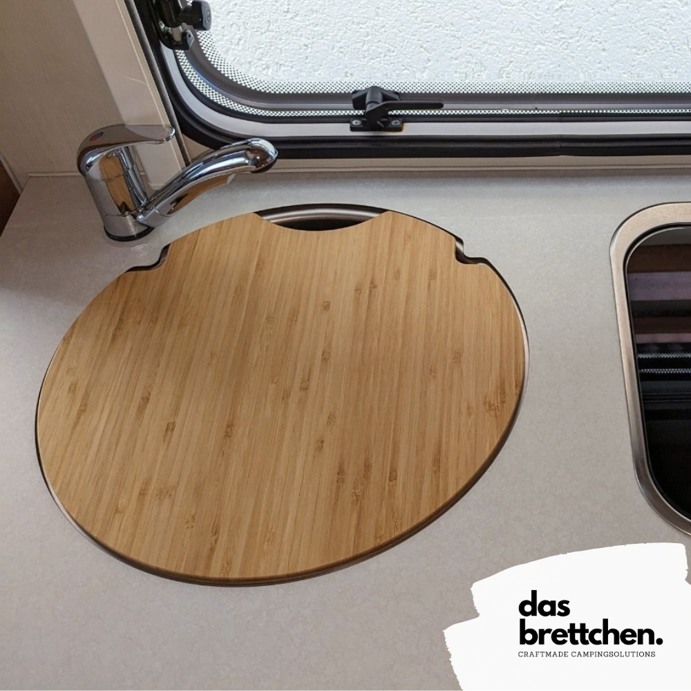 Spülabdeckung aus Holz für Hymer Eriba Camping-Spüle, passgenau gefertigt, robust und stilvoll, bietet zusätzlichen Arbeits- und Ablagefläche, ideal für Camperküchen, von das-brettchen.de